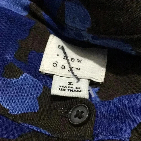 A New Day Floral Button Front Top Sz Small NWOT - Picture 6 of 8